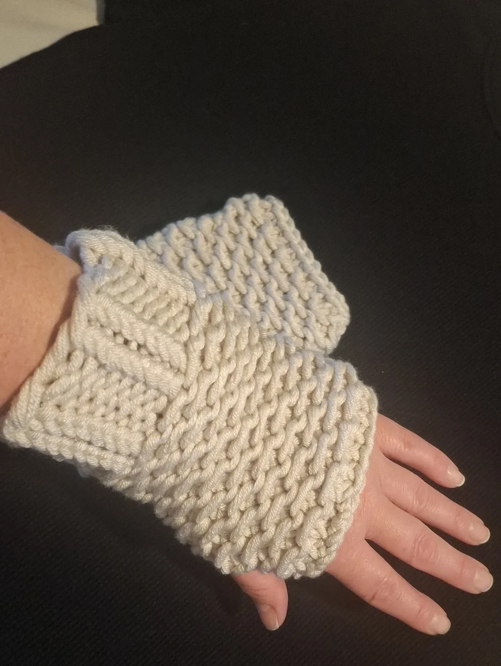 Handknit Fishscale Pattern Fingerless Mitts